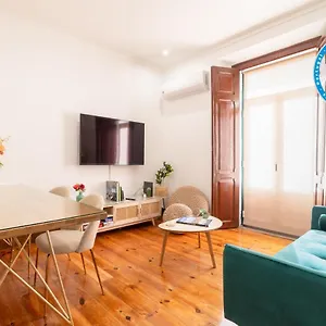 cozy-room-in-quiet-location-w-fast-wi-fi.hotels-lisbon-portugal.com/